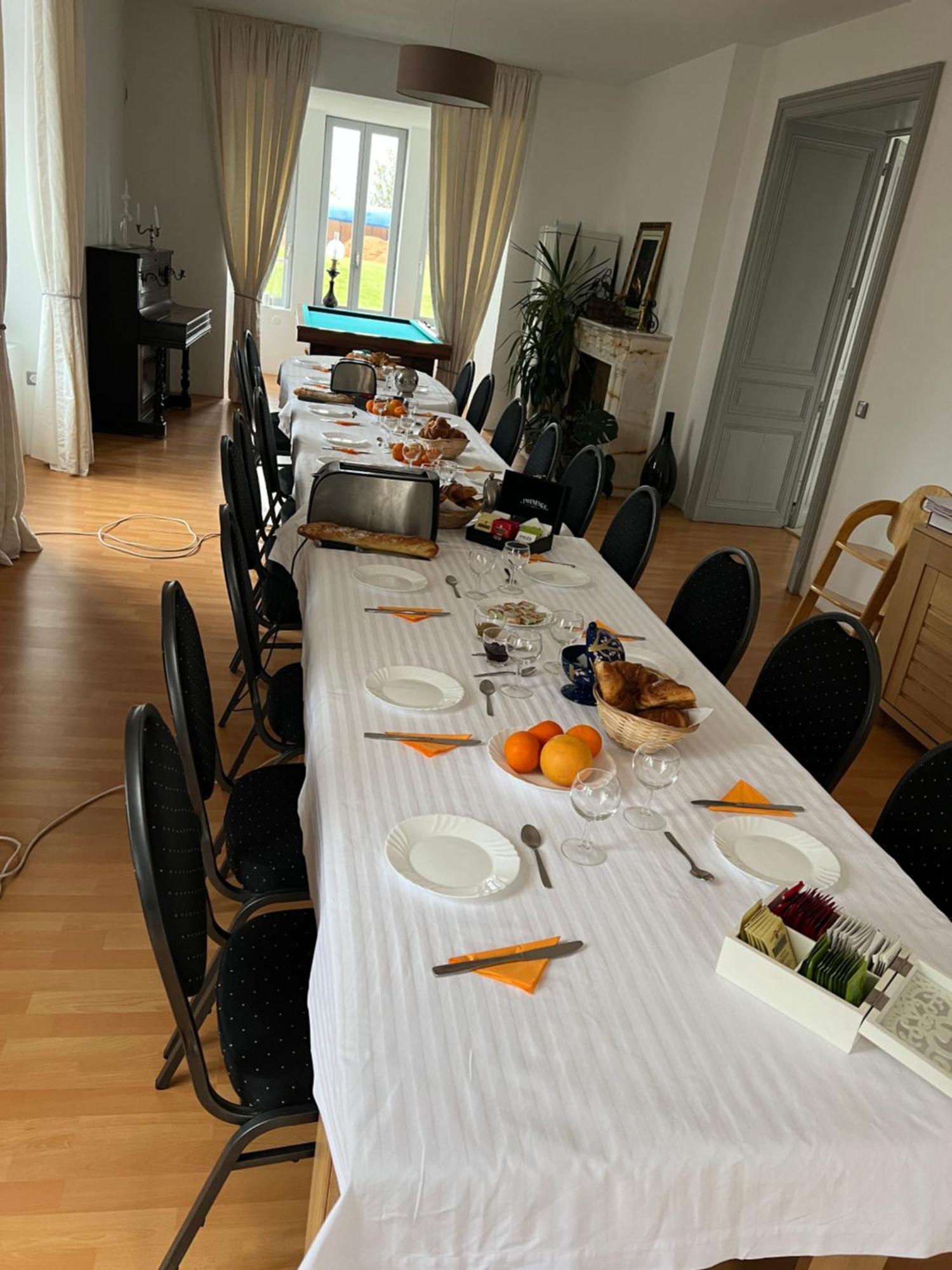 Chateau Camus Bed & Breakfast Montmarault Ngoại thất bức ảnh
